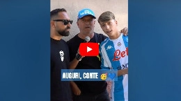 Napoli festeggia il compleanno di Conte! Ecco gli auguri dei tifosi | VIDEO