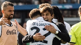 Empoli una 'trappola' schivata, esultanza bellissima e liberatoria: Conte abbraccia Di Lorenzo | FOTO