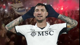 Politano sbalordito dai tifosi napoletani a Capodichino: Grazie, siete unici | VIDEO