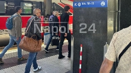De Laurentiis &egrave; rientrato da Capri! Avvistato oggi alla stazione, ecco dove va | FOTO