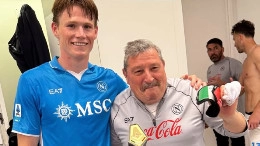 McTominay posa con Starace dopo la vittoria | FOTO