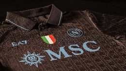 Terza maglia Napoli 2025-26: ecco la nuova divisa Caf&egrave;, dettagli e prezzo