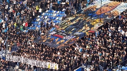 Eravamo quattro amici al VAR: spunta uno striscione in Curva A, Marotta <i>muove i fili</i> delle marionette | FOTO