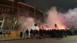 Ultras Napoli, ecco cos'&egrave; successo a fine partita fuori allo stadio | VIDEO